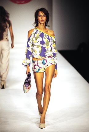 Bird print jersey gathered backless top and cotton kimono army hot pants